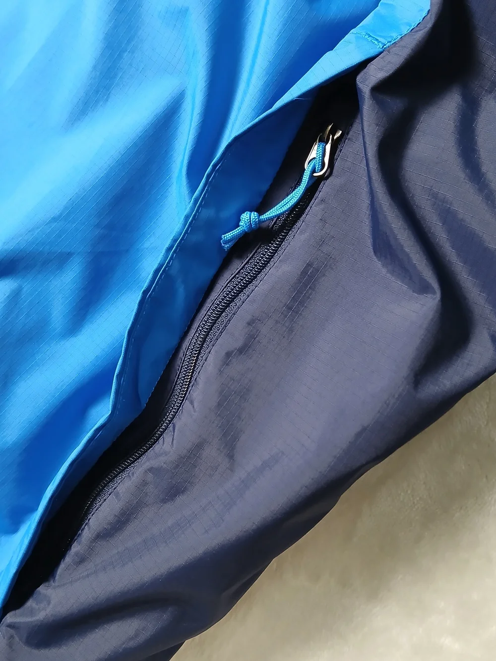 The North Face HyVent Rain Jacket XL Men's Hooded Waterproof Windbreaker Blue